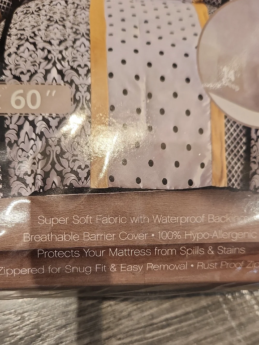 NWT Hotel Essentials Queen Zippered-Waterproof Mattress Cover - White